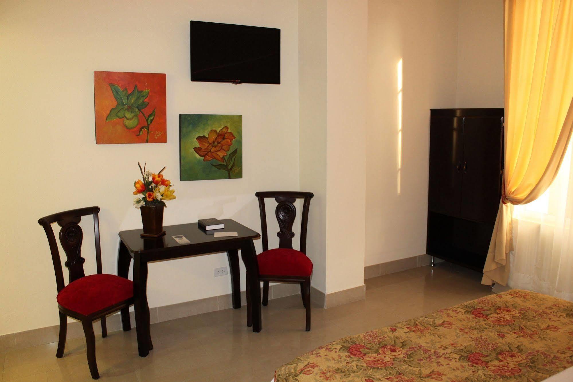 Victoria'S Park Hotel Armenia  Bagian luar foto